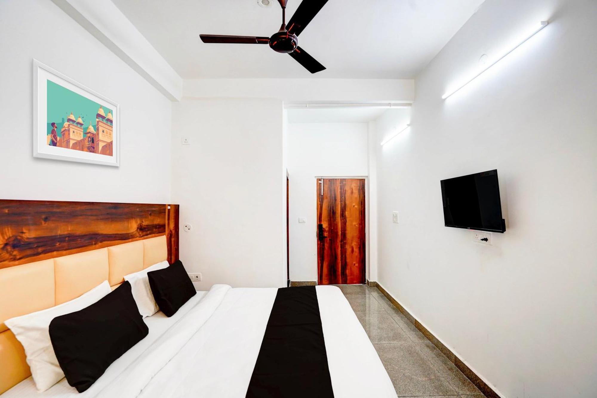 Collection O Apple Tree Otel Noida Dış mekan fotoğraf