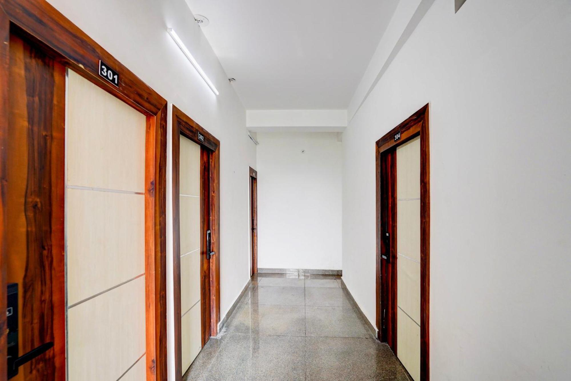 Collection O Apple Tree Otel Noida Dış mekan fotoğraf