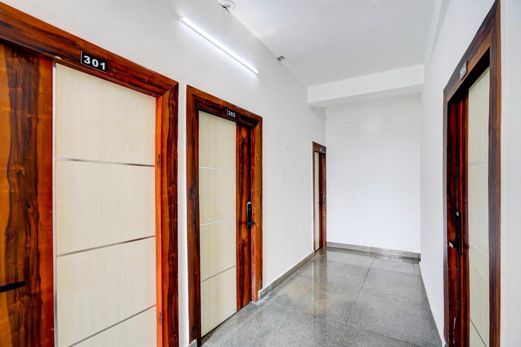 Collection O Apple Tree Otel Noida Dış mekan fotoğraf