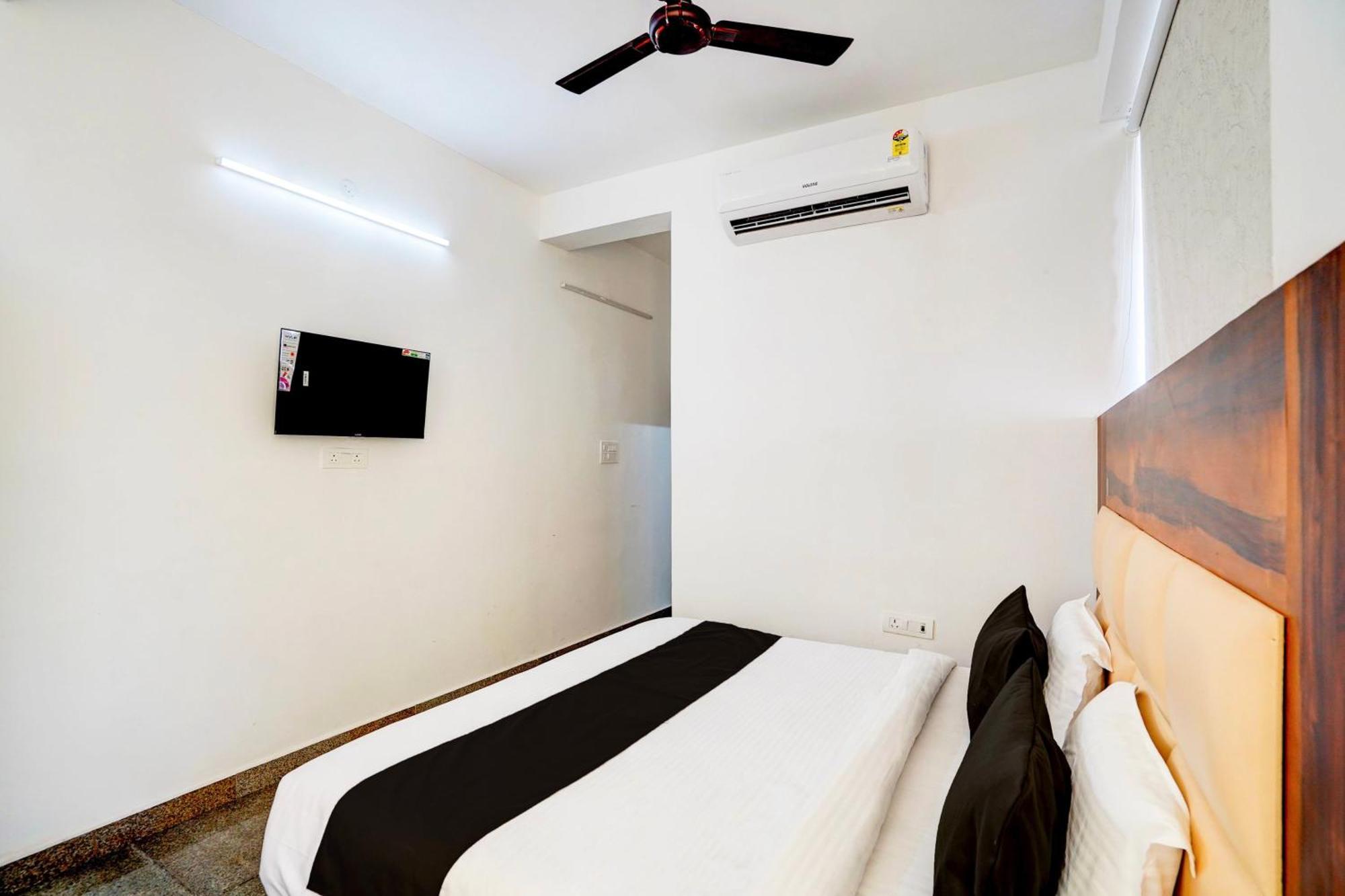 Collection O Apple Tree Otel Noida Dış mekan fotoğraf