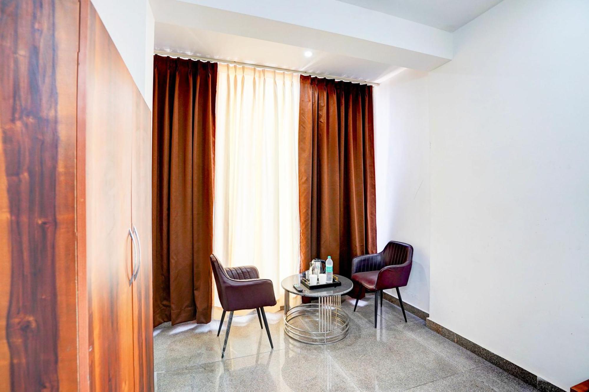 Collection O Apple Tree Otel Noida Dış mekan fotoğraf