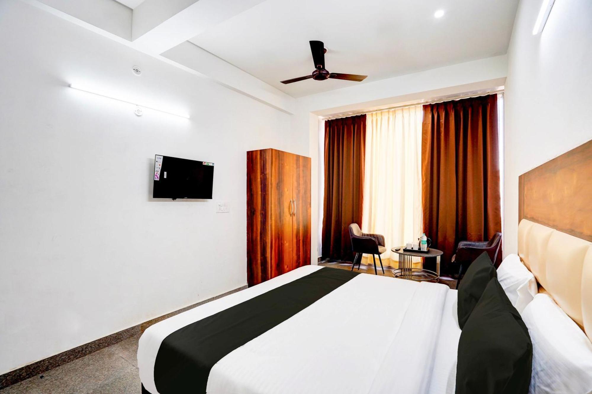 Collection O Apple Tree Otel Noida Dış mekan fotoğraf